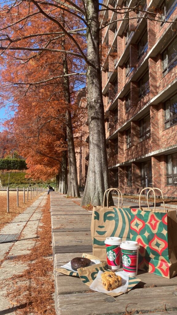 悠久の庭近くの紅葉です。